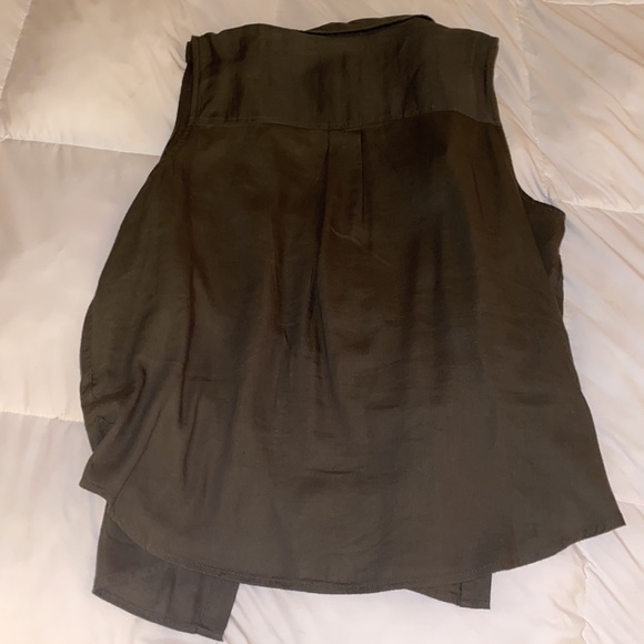 Forest Green Lightweight Vest - Picture 3 of 4